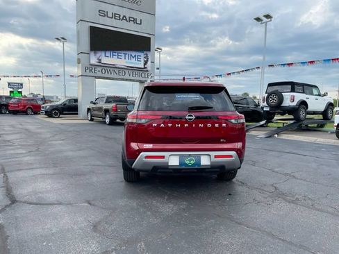 Used 2025 Nissan Pathfinder SL FWD image 4