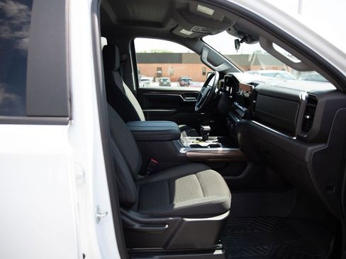 Used 2025 Chevrolet Silverado 1500 LT Trail Boss w/ Convenience Package II AWD/4WD image 26