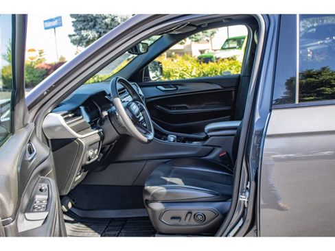 Used 2023 Jeep Grand Cherokee L Laredo AWD/4WD image 32
