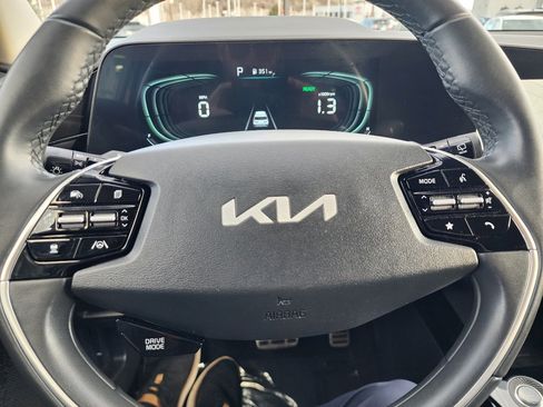 Certified 2023 Kia Niro EX Touring image 19