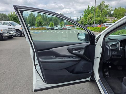 Used 2019 Nissan Murano S AWD/4WD image 23