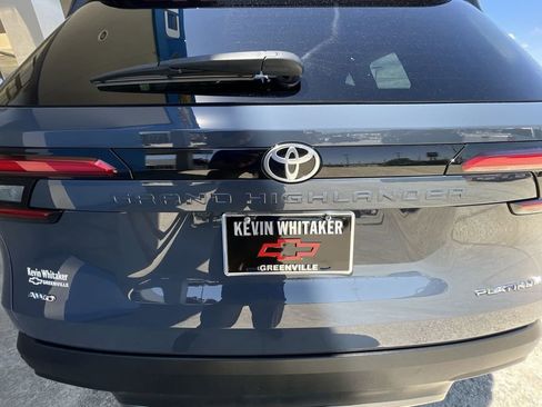 Used 2024 Toyota Grand Highlander AWD image 32