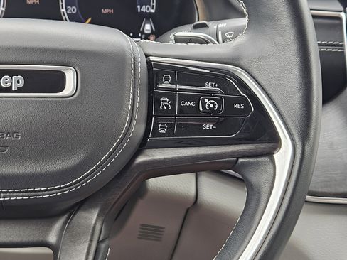 Used 2022 Jeep Grand Cherokee Overland w/ Luxury Tech Group IV RWD image 30