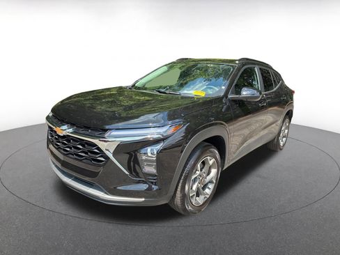 Used 2025 Chevrolet Trax LT image 3