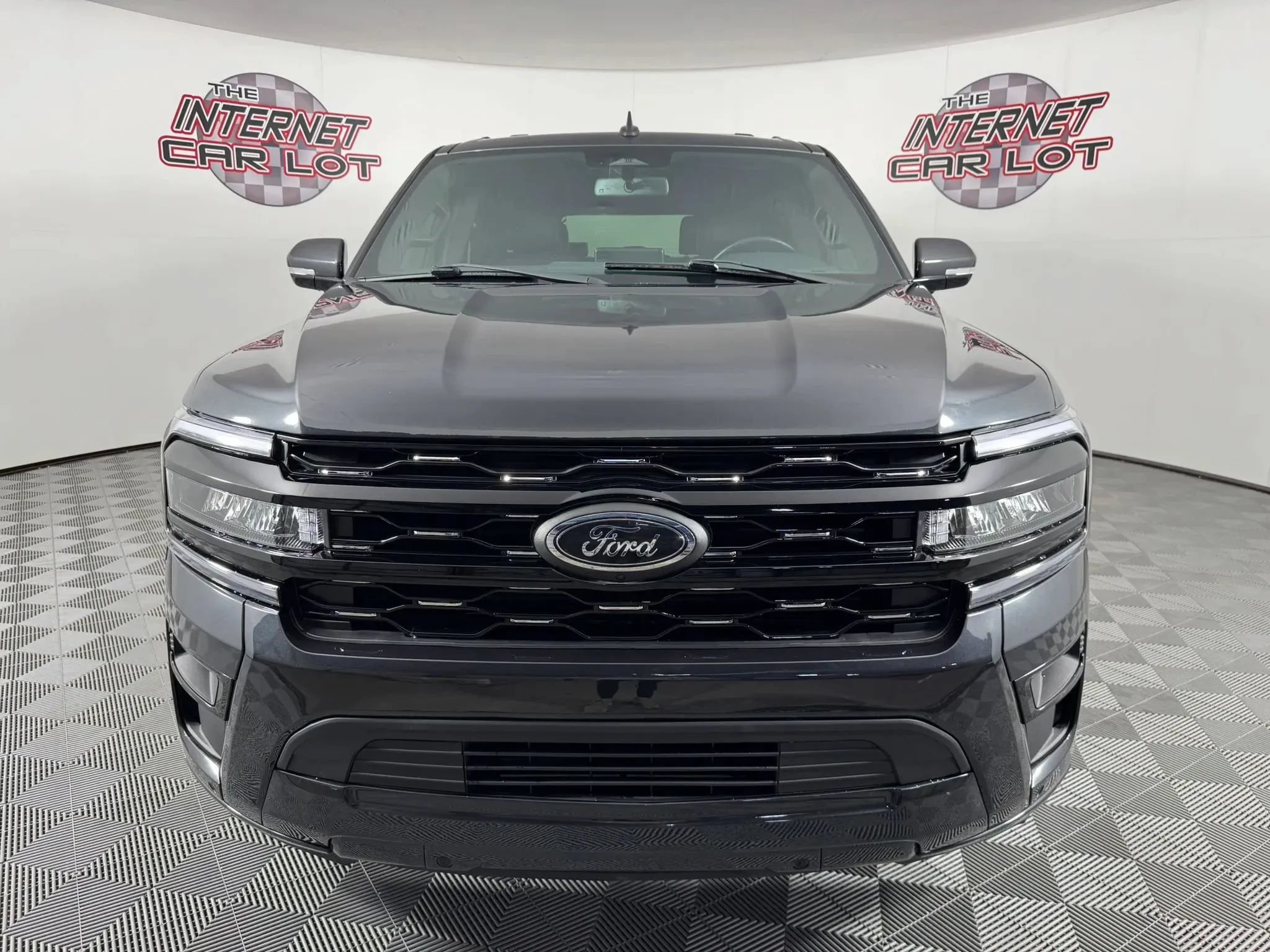 Used 2024 Ford Expedition Max Limited AWD/4WD image 2