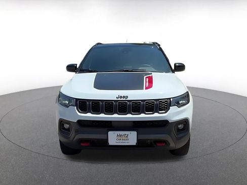 Used 2025 Jeep Compass Trailhawk AWD/4WD image 4