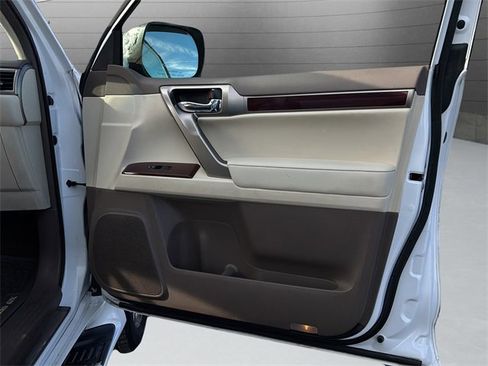 Used 2017 Lexus GX 460 Premium image 29