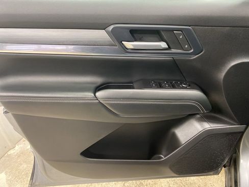 Used 2025 GMC Terrain Elevation image 22