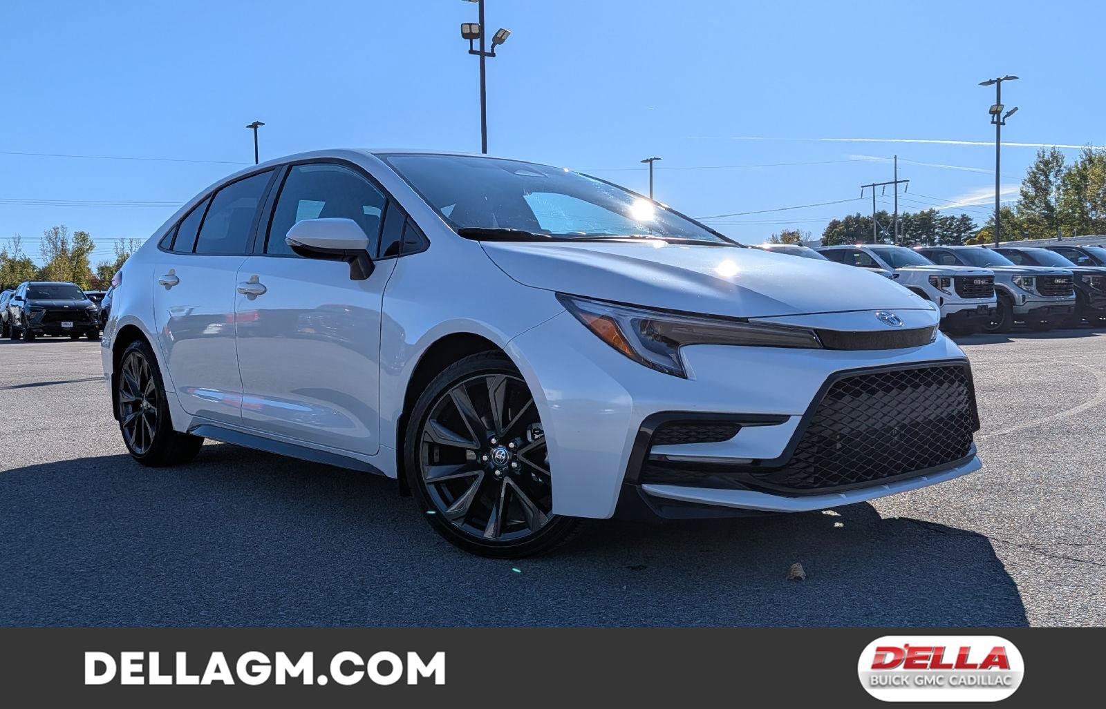 Used 2025 Toyota Corolla SE FWD image 1