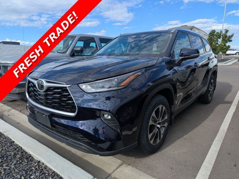 Used 2021 Toyota Highlander XLE AWD/4WD image 1