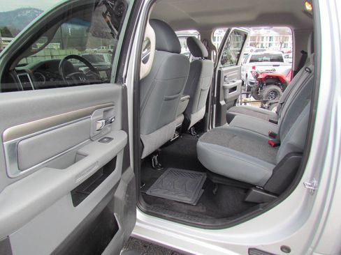 Used 2018 RAM 3500 Lone Star image 19