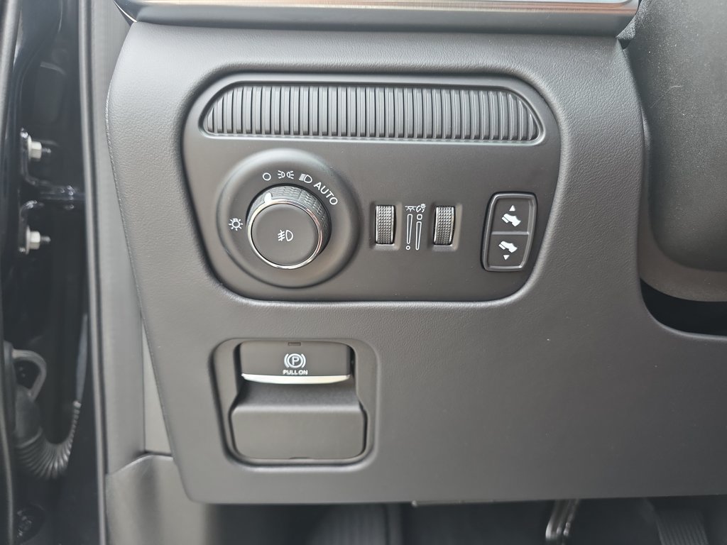 Used 2023 Jeep Grand Wagoneer Series III AWD/4WD image 30