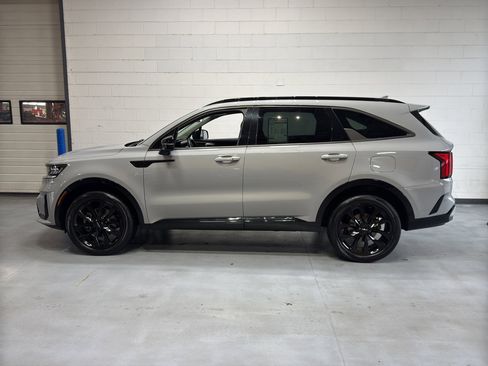 Used 2022 Kia Sorento SX image 2