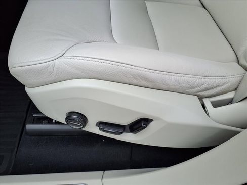 Used 2022 Volvo XC90 T6 Momentum w/ Advanced Package image 22