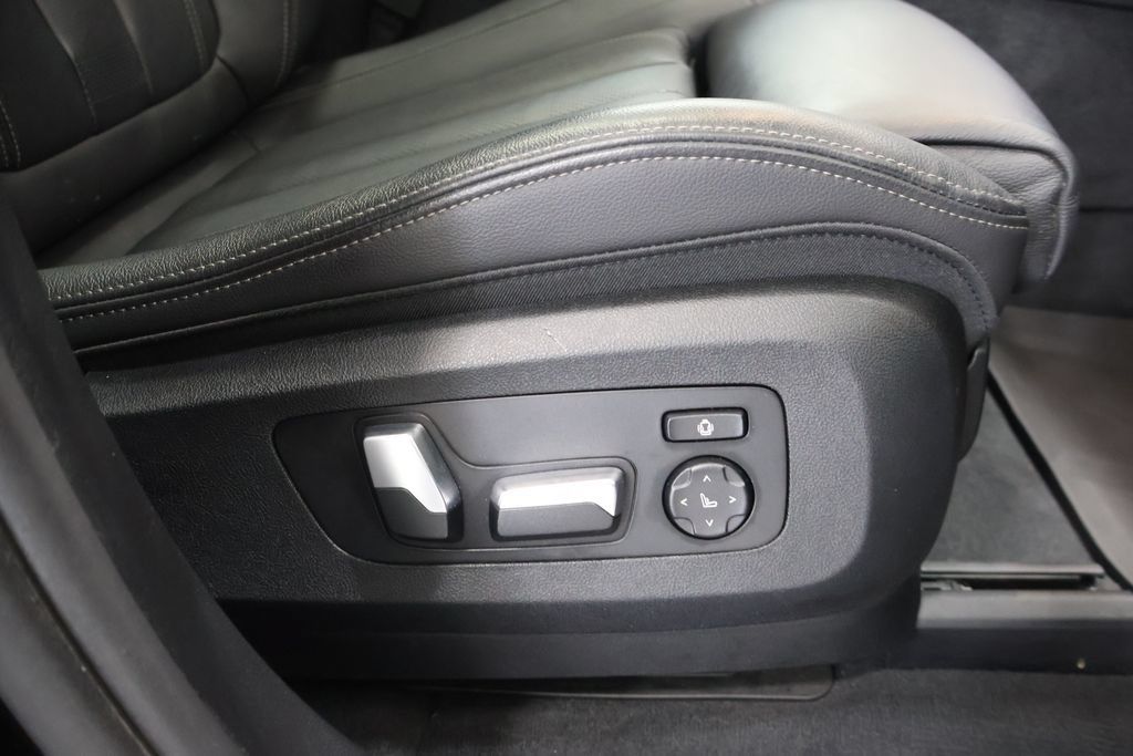 Used 2019 BMW X7 xDrive40i w/ Premium Package AWD/4WD image 22