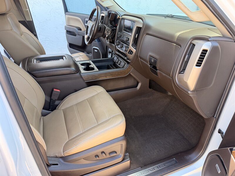 Used 2017 GMC Sierra 2500 Denali w/ Duramax Plus Package AWD/4WD image 31