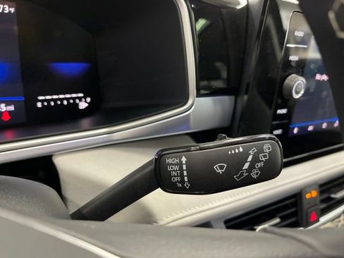 New 2025 Volkswagen Taos SE w/ Panoramic Sunroof Package AWD/4WD image 18