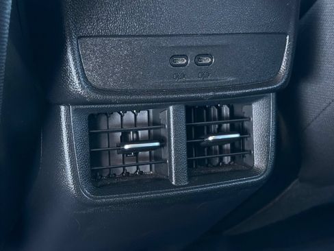 Used 2025 Chevrolet Equinox LT FWD image 16