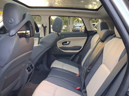 Used 2019 Land Rover Range Rover Evoque SE AWD/4WD image 8