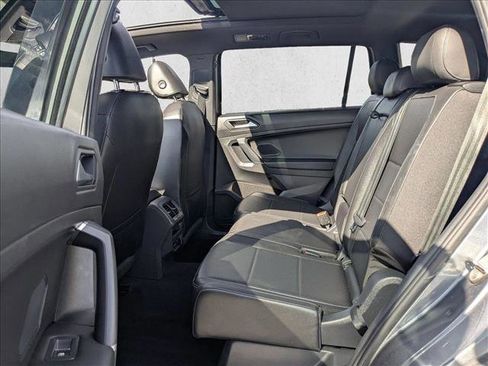 Used 2020 Volkswagen Tiguan SE R-Line w/ 3rd Row Seat Package image 20