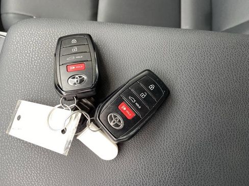 Used 2025 Toyota Camry SE FWD image 43