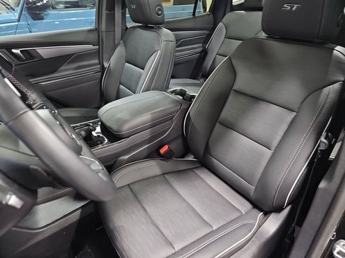 Used 2025 Buick Enclave Sport Touring w/ Super Cruise Package image 17