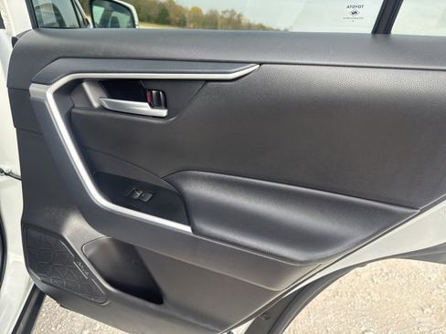 Used 2025 Toyota RAV4 XLE image 19