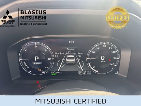 Used 2024 Mitsubishi Outlander 4WD Plug-In Hybrid image 16