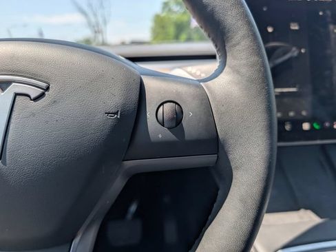 Used 2024 Tesla Model Y Long Range AWD/4WD image 20