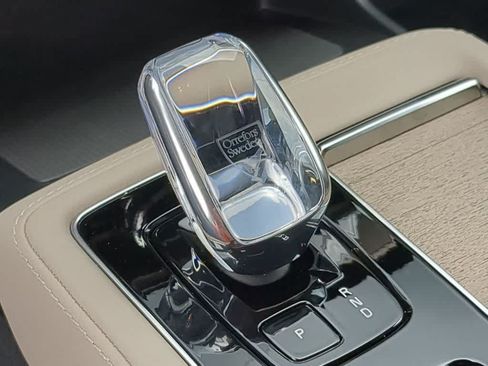 Certified 2026 Volvo XC90 B6 Plus AWD/4WD image 30