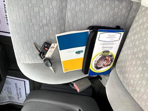 Used 2004 Ford Freestar SE image 31