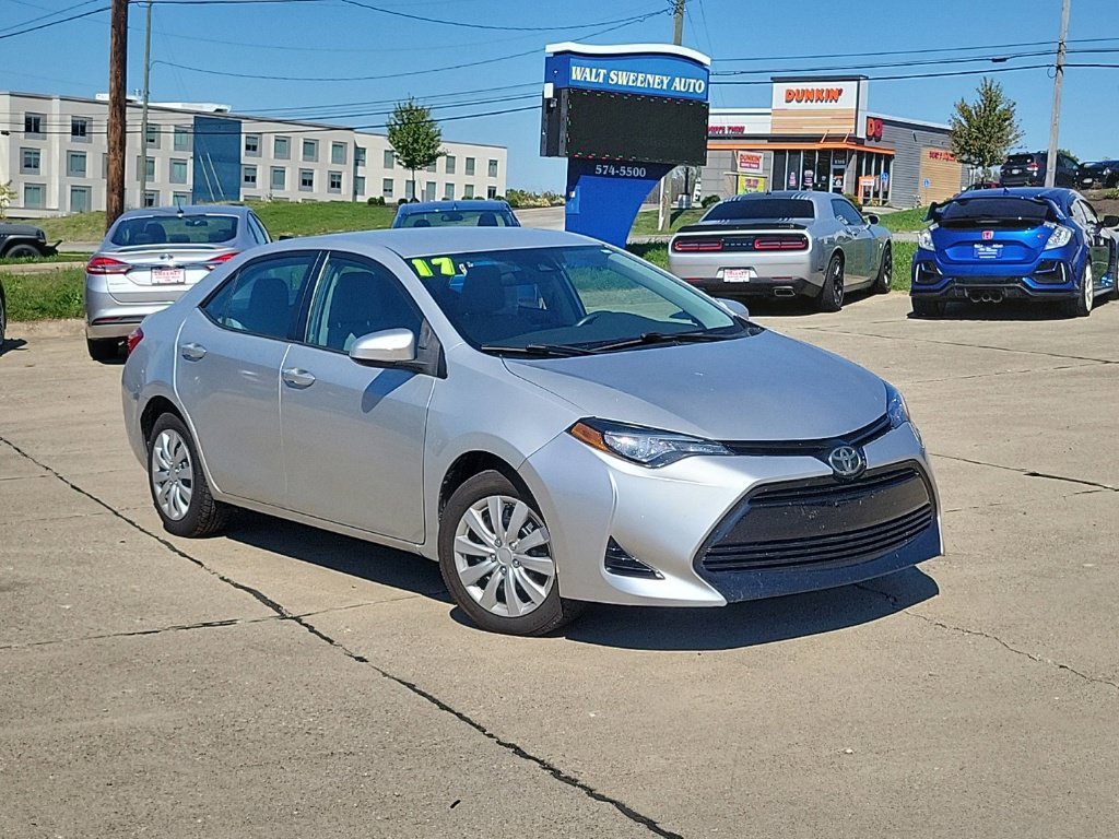 Used 2017 Toyota Corolla LE FWD image 29