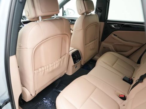 Certified 2026 Porsche Macan AWD/4WD image 27