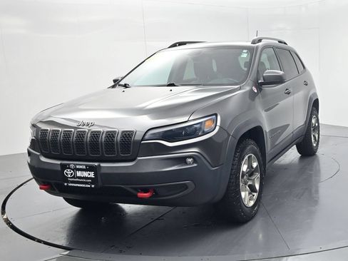 Used 2019 Jeep Cherokee Trailhawk AWD/4WD image 3