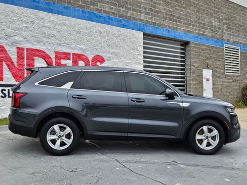 Used 2021 Kia Sorento LX image 8