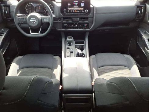 Certified 2025 Nissan Pathfinder S FWD image 10