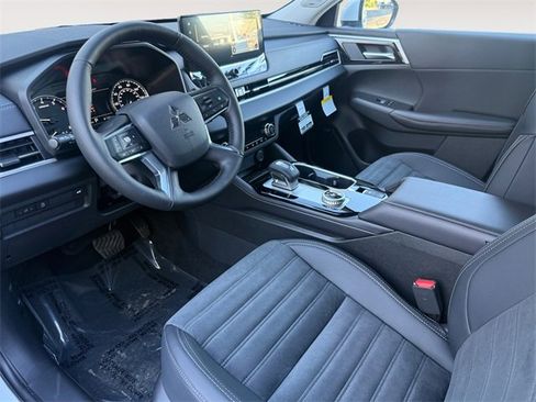 New 2026 Mitsubishi Outlander SE image 15