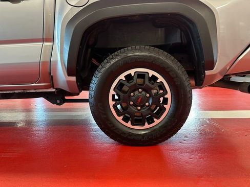 Certified 2024 Toyota Tacoma TRD Off-Road AWD/4WD image 28