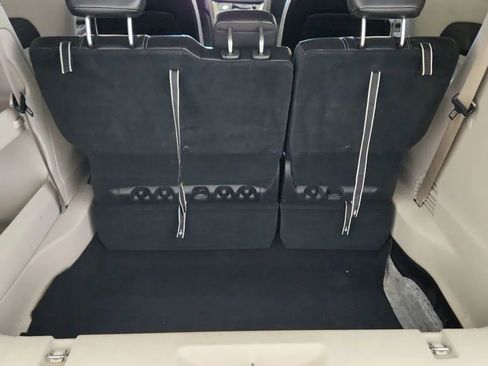 Used 2024 Chrysler Pacifica Touring-L image 19