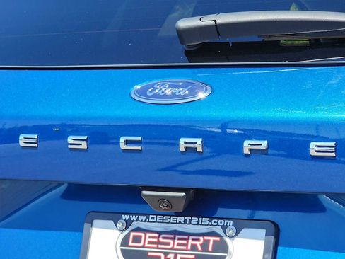 Used 2022 Ford Escape Titanium image 11