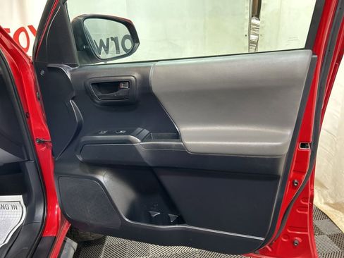 Used 2019 Toyota Tacoma SR w/ SR Convenience Package image 11