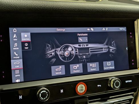 Certified 2025 Porsche Macan image 36