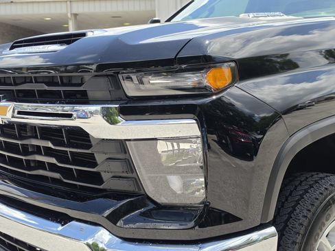 Used 2025 Chevrolet Silverado 2500 LT w/ Convenience Package AWD/4WD image 6