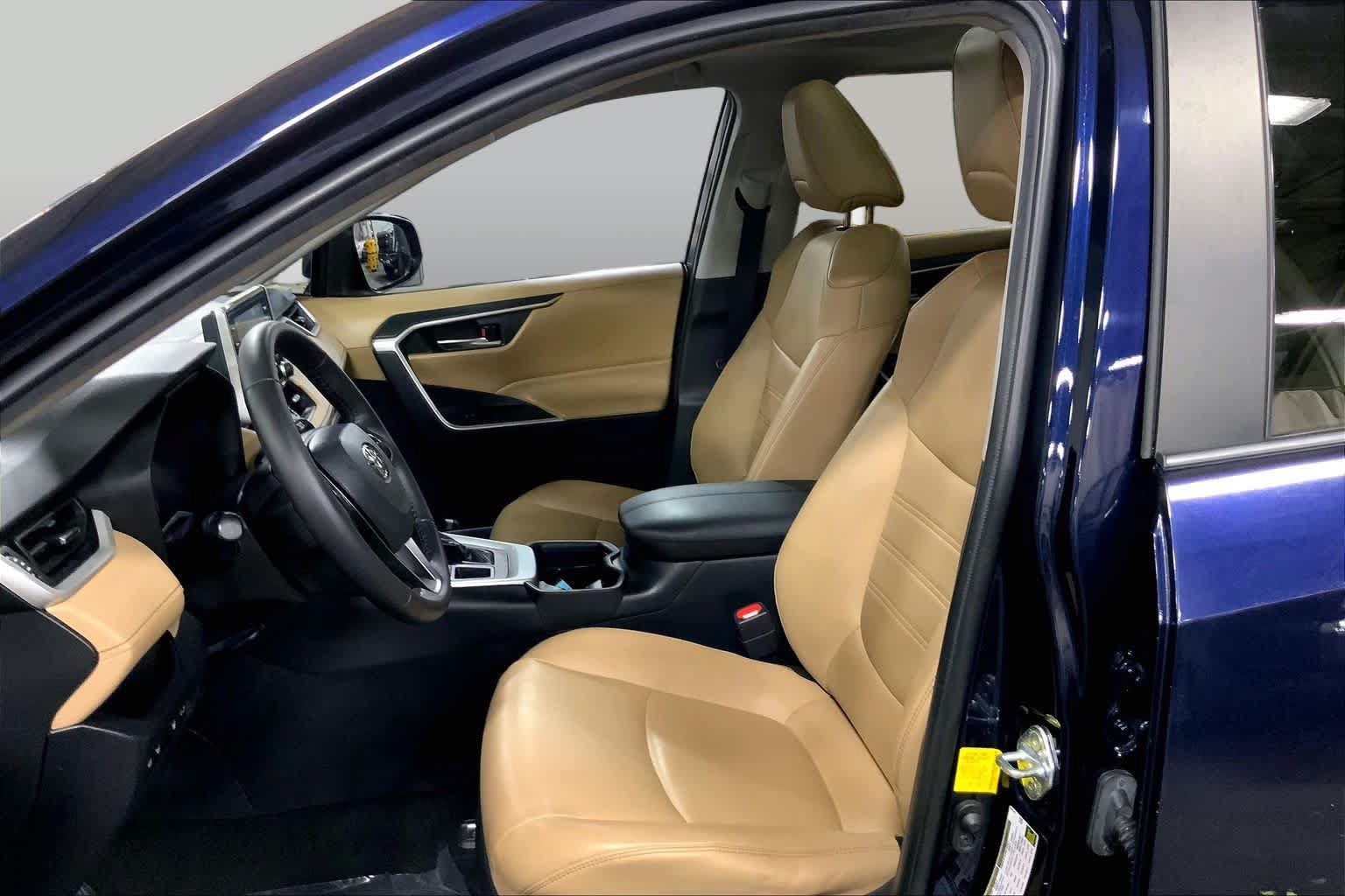 Certified 2021 Toyota RAV4 XLE Premium AWD/4WD image 8