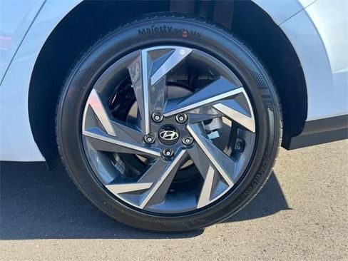 Certified 2025 Hyundai Elantra Sport FWD image 9