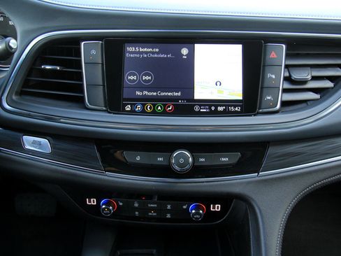 Used 2024 Buick Enclave Essence image 13