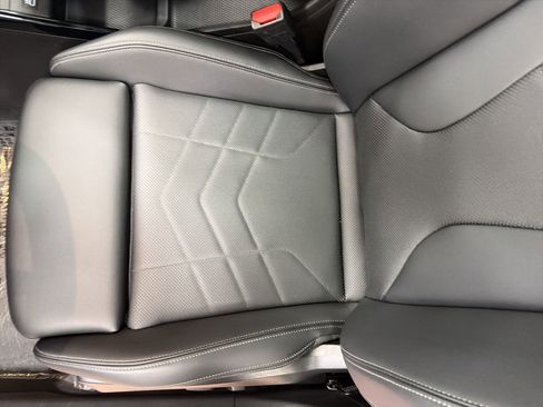 Used 2025 BMW X2 xDrive28i w/ Technology Package image 12