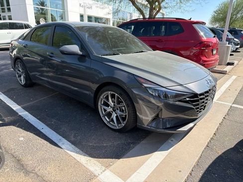 Used 2023 Hyundai Elantra SEL w/ Convenience Package FWD image 2