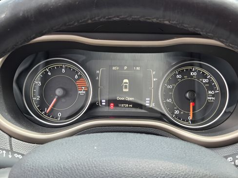Used 2016 Jeep Cherokee Latitude FWD image 18