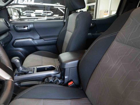 Used 2023 Toyota Tacoma TRD Off-Road image 10